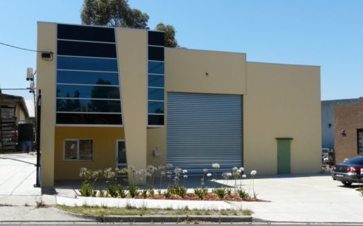 Hampton Avenue sunshine, industrial warehouse for lease.